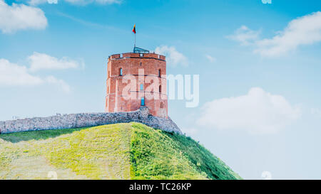 Schloss Gediminas Turm in Vilnius, Litauen. Historisches Wahrzeichen der Stadt Vilnius. Bekannte touristische Destination Stockfoto