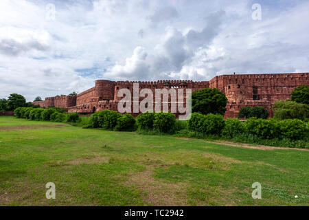 Stadtmauer von Agra Fort, Agra, Uttar Pradesh, Nordindien Stockfoto