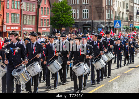 BERGEN, Norwegen - 14 April, 2019: Alte Feuerwehr Fahrzeug auf der Straße in Bergen, Norwegen. Stockfoto