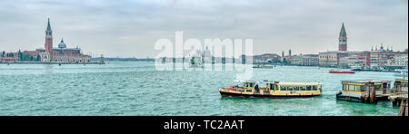 Stadtbild von Venedig aus Riva Ca di Dio. Hochauflösende Panorama. Stockfoto