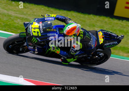 SCARPERIA, FIRENZE Italien am 1. Juni 2019 Valentino Rossi aus Italien und Monster Energy Yamaha MotoGP in Aktion während der 2019 Grand Prix von Italien in Mugello am 1. Juni 2019 (Foto von Marco Iorio) Stockfoto