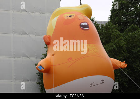 London, Großbritannien. 04 Juni, 2019. London, Großbritannien. Der Donald Trump Blimp oder Ballon. Eines der Elemente auf der anti-Donald Trump Demonstrationen nach seinem offiziellen Besuch in Großbritannien. 4. Juni 2019 Ref: LMK11-S 2525-040619 Steve Bealing / Sehenswürdigkeit Media Credit: LMK MEDIA/Alamy leben Nachrichten Stockfoto