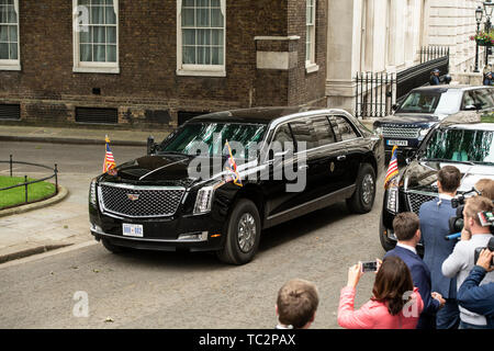 London, Großbritannien. 4. Juni, 2019. Us-Präsident Donald Trump kommt in seiner Wagenkolonne in Downing Street 10 für ein Treffen am zweiten Tag des US-Präsidenten und der First Lady des dreitägigen Staatsbesuch. Gary Mitchell/Alamy Leben Nachrichten. Stockfoto