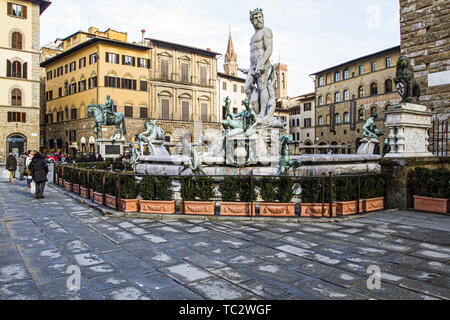 Florenz, Florenz, Italien. 18 Dez, 2012. Neptunbrunnen Quelle: Ricardo Ribas/SOPA Images/ZUMA Draht/Alamy leben Nachrichten Stockfoto