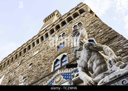 Florenz, Florenz, Italien. 18 Dez, 2012. Statue Herkules und Cacus am Eingang des Palazzo Vecchio, Piazza della Signoria. Florenz, Kredit: Ricardo Ribas/SOPA Images/ZUMA Draht/Alamy leben Nachrichten Stockfoto