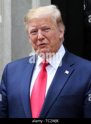 London, Großbritannien. 04 Juni, 2019. US-Präsident Donald Trump verlassen 10 Downing Street als Teil seiner offiziellen Staatsbesuch in Großbritannien. Credit: SOPA Images Limited/Alamy leben Nachrichten Stockfoto