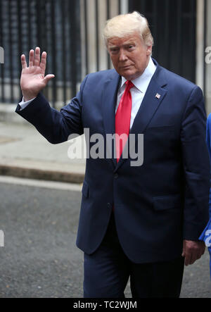 London, Großbritannien. 04 Juni, 2019. US-Präsident Donald Trump verlassen 10 Downing Street als Teil seiner offiziellen Staatsbesuch in Großbritannien. Credit: SOPA Images Limited/Alamy leben Nachrichten Stockfoto
