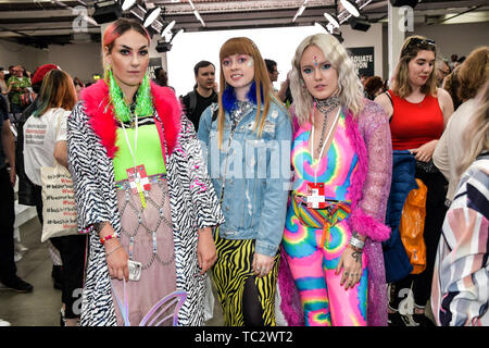 London, Großbritannien. 04 Juni, 2019. Teilnehmer an der Graduate Fashion Week 2019 - Tag drei, am 2. Juni 2019, Old Truman Brewery, London, UK. Bild Capital/Alamy leben Nachrichten Stockfoto