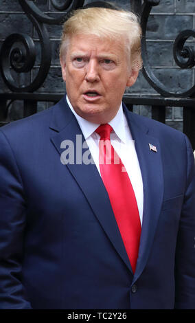 London, Großbritannien. 04 Juni, 2019. US-Präsident Donald Trump außerhalb Downing Street Nr.10 gesehen, am zweiten Tag der Staatsbesuch in Großbritannien. Credit: SOPA Images Limited/Alamy leben Nachrichten Stockfoto