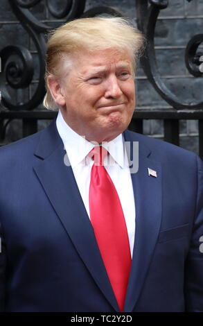 London, Großbritannien. 04 Juni, 2019. US-Präsident Donald Trump außerhalb Downing Street Nr.10 gesehen, am zweiten Tag der Staatsbesuch in Großbritannien. Credit: SOPA Images Limited/Alamy leben Nachrichten Stockfoto