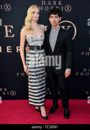 LOS ANGELES, USA. Juni 05, 2019: Sophie Turner & Joe Jonas bei der Premiere für "X-Men: Dark Phoenix" bei Paramount Theater. Bild: Paul Smith/Featureflash Stockfoto