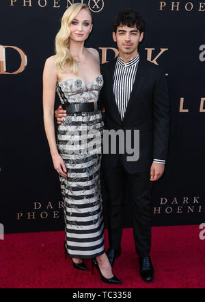 HOLLYWOOD, LOS ANGELES, Kalifornien, USA - Juni 04: die Schauspielerin Sophie Turner und Mann/Sänger Joe Jonas kommen an der Los Angeles Premiere von Twentieth Century Fox's 'Dark Phoenix' an der TCL Chinese Theater IMAX am 4. Juni 2019 in Hollywood, Los Angeles, Kalifornien, USA. (Foto von Xavier Collin/Image Press Agency) Stockfoto