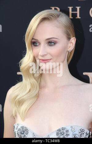 Hollywood, USA. 04 Juni, 2019. Sophie Turner bei der Twentieth Century Fox's World Premiere von 'Dark Phoenix'. Gehalten an der TCL Chinese Theatre in Hollywood, CA, 4. Juni 2019. Foto: Richard Chavez/PictureLux Credit: PictureLux/Hollywood Archiv/Alamy leben Nachrichten Stockfoto