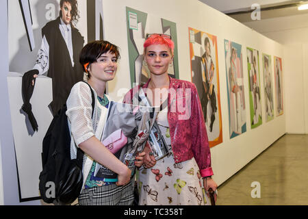 London, Großbritannien. 05 Juni, 2019. Fashionist Teilnehmer an der Graduate Fashion Week 2019 - letzter Tag, am 5. Juni 2019, Old Truman Brewery, London, UK. Bild Capital/Alamy leben Nachrichten Stockfoto