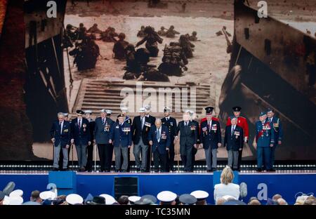 Portsmouth, Großbritannien. 05 Juni, 2019. D-Day Veteranen nehmen an der Portsmouth zum Gedenken an den 75. Jahrestag des D-Day, die Landung der Alliierten in der Normandie im Zweiten Weltkrieg. Credit: Kay Nietfeld/dpa/Alamy leben Nachrichten Stockfoto