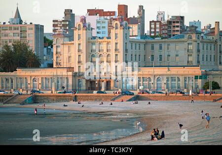 Playa Ramirez mit Stadtblick, Montevideo, Provinz Montevideo, Uruguay Stockfoto