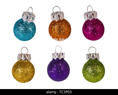 Bunter Christbaumschmuck Sammlung. Dekorative zerbrechlichen Kugeln gesetzt. Glänzend glitzernde Neue Jahr Kugeln: Blau, Orange, Rosa, Gold, Violett, Grün. Stockfoto