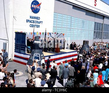 Präsident John F Kennedy bei der Begrüßungszeremonie zu Ehren John Glenn, der ersten amerikanischen Astronauten die Erde, Orbit in die bemannte Raumfahrzeuge Center in Houston, Texas, USA, 23. Februar 1962 an. Mit freundlicher Genehmigung der Nationalen Luft- und Raumfahrtbehörde (NASA). () Stockfoto