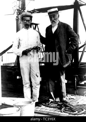 Porträt von Samuel Pierpont Langley (1834 - 1906), rechts, und chefmechaniker Charles M Manly wie Sie am Langley Research Center, Hampton, Virginia, 1903 darstellen. Mit freundlicher Genehmigung der Nationalen Luft- und Raumfahrtbehörde (NASA). () Stockfoto