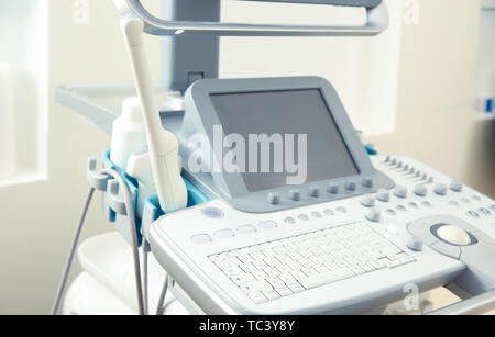 Moderne Ultraschallgeräte in der Klinik Stockfoto