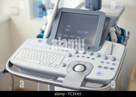 Moderne Ultraschallgeräte in der Klinik Stockfoto