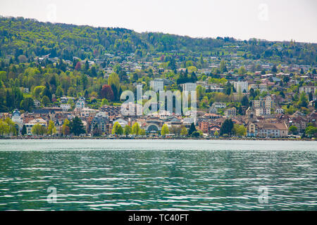 Anzeigen von Evian-les-Bains Stadt vom Genfer See in Frankreich genommen Stockfoto