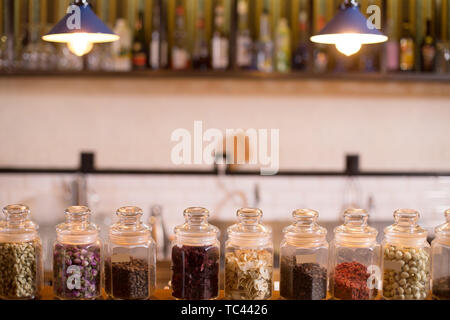 Zähler in modernes Cafe Stockfoto