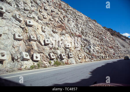 China, Tibet, Tibetische, Niemandsland, Plateau, Höhenlage, blauer Himmel, Horizont, in den Bergen, Panoramaaussicht, National Highway 214, Autobahn, Straße Stockfoto