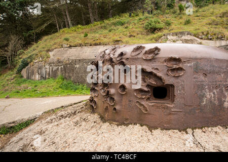 Weltkrieg 2 Metall Bunker mit zahlreichen Schäden durch Angriffe verursacht, La Cité d'Alet (oder Aleth), Saint Malo, Bretagne, Frankreich Stockfoto