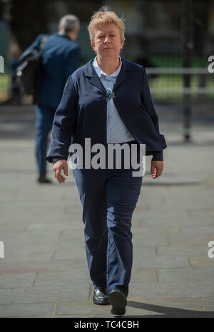 Bezirk Richter Claire Gilham kommt an der britischen Obersten Gerichtshof in Parliament Square, Westminster, London. Stockfoto