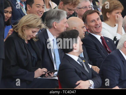 (Während der Gedenkfeiern zum 75. Jahrestag der D-Day Landungen in Southsea Common in Portsmouth von links nach rechts) Verteidigungsminister Penny Mordaunt, Schatzkanzler Philip Hammond, Home Secretary Sajid Javid und Außenminister Jeremy Hunt. Stockfoto