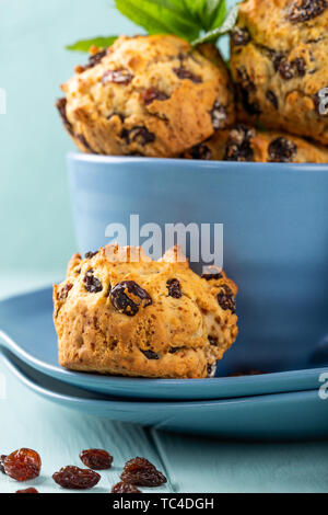 Frische hausgemachte köstliche Rosinen Muffins Stockfoto