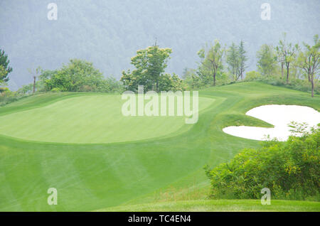 Golfplatz in Qinling Gebirge Stockfoto