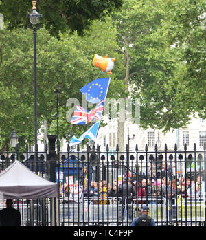 Donald Trump aufblasbare Baby blimp Ballon, Vereinigten Staaten von Amerika Präsidenten Besuch im Vereinigten Königreich, die Downing Street, London, UK, 04. Juni 201 Stockfoto