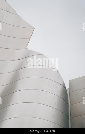 Moderne architektonische Details der Walt Disney Concert Hall in der Innenstadt von Los Angeles, Kalifornien Stockfoto