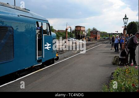 Rail Enthusiasten Fotografieren 46 010 'Peak' Klasse Diesellok am Severn Valley Railway Diesel Gala am 16. Mai 2019 Stockfoto