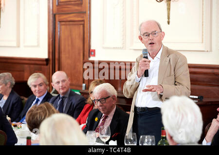 Chris Mullin an der Oldie literarische Mittagessen 04.06.19. Stockfoto