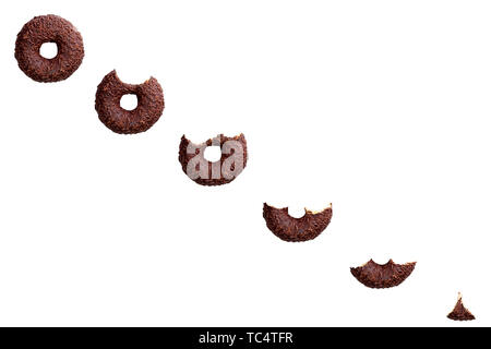 Essen Schokolade Donut auf weißem Hintergrund. Ansicht von oben. Stockfoto