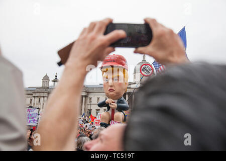 LONDON, Großbritannien - 4 Juni, 2019: eine politische Satire Skulptur von Donald Trump an eine anti Trump März in London Stockfoto