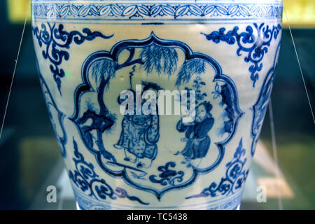 Hubei Provincial Museum Yuan Dynastie blau-weißen vier liebe Bild plum Flasche Stockfoto