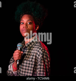 Kemah Bob, amerikanischen Stand-up-Comedian, Moderator und Produzent von Houston, Texas, auf der Bühne des Dinas Mawddwy Comedy Festival, May Bank Holiday Weekend, 2019 Stockfoto