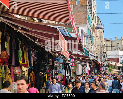 Istanbul, Türkei - 24.05.2010: Einkäufer und Besucher Gast in Istanbul. Stockfoto