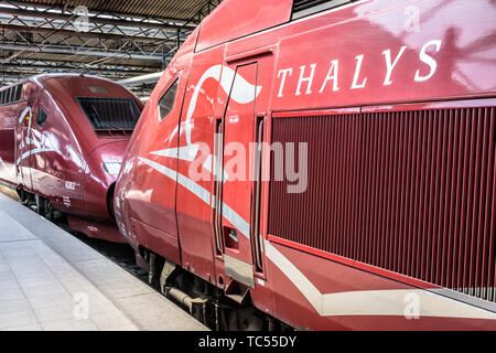 Ein Thalys Hochgeschwindigkeitszüge Stationierung in Brüsseler Südbahnhof in Belgien. Stockfoto