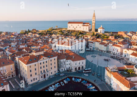 Antenne Panorama der wunderschönen slowenischen Stadt Piran Stockfoto