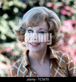 Außenporträt der deutschen Opernsängerin Anneliese Rothenberger, 1970er. Äußere Porträt der Deutschen Oper Sänger Anneliese Rothenberger, 1970er Jahre. Stockfoto