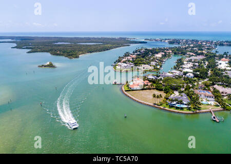 Naples, Florida, Port Royal, Gordon River Pass, Golf von Mexiko, Double Sunshine Sightseeing Cruise boat, Anwesen Villen Häuser, Luftaufnahme von oben, FL19051 Stockfoto