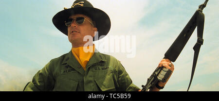 Apocalypse Now ist ein 1979 amerikanische Epischen Krieg Film über den Vietnamkrieg, Regie, produziert und Co - von Francis Ford Coppola geschrieben. Es Sterne Marlon Brando, Robert Duvall, Martin Sheen, Frederic Forrest, Albert Hall, Sam Bottoms, Laurence Fishburne und Dennis Hopper. Das Drehbuch, Co - geschrieben von Coppola und John Milius und Erzählung geschrieben von Michael Herr, war lose auf der 1899 novella Herz der Finsternis von Joseph Conrad. Dieses Foto ist nur für den redaktionellen Gebrauch bestimmt und unterliegen dem Copyright der Film Company und/oder der Fotograf durch den Film oder die Produktion Firma zugewiesen und kann es nur sein, Stockfoto