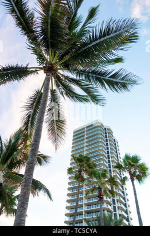 Miami Beach, Florida, North Beach, Terrasse Am Meer, St. Saint Tropez Ocean Front Wohnanlage, Hochhaus Wolkenkratzer Gebäude Wohngebäude Stockfoto