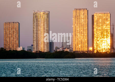 Miami Florida, Edgewater, Biscayne Bay, Hochhaus Wolkenkratzer Gebäude Luxus Wohngebäude, Eigentumswohnung Wohnapartments Stockfoto