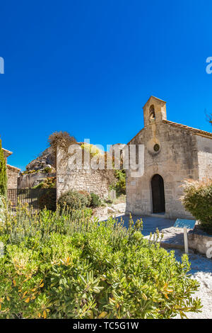 Blick auf Chapelle Saint Blaise, eine alte Kirche in Les Baux-de-Provence, Frankreich Stockfoto